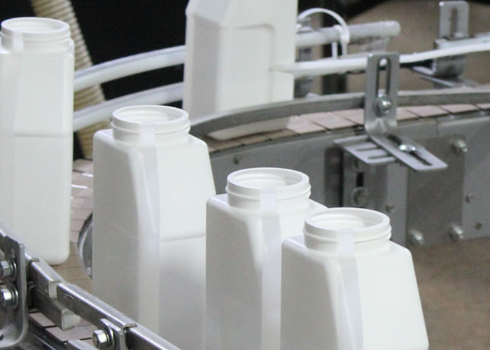 white plastic bottle manufacturing company